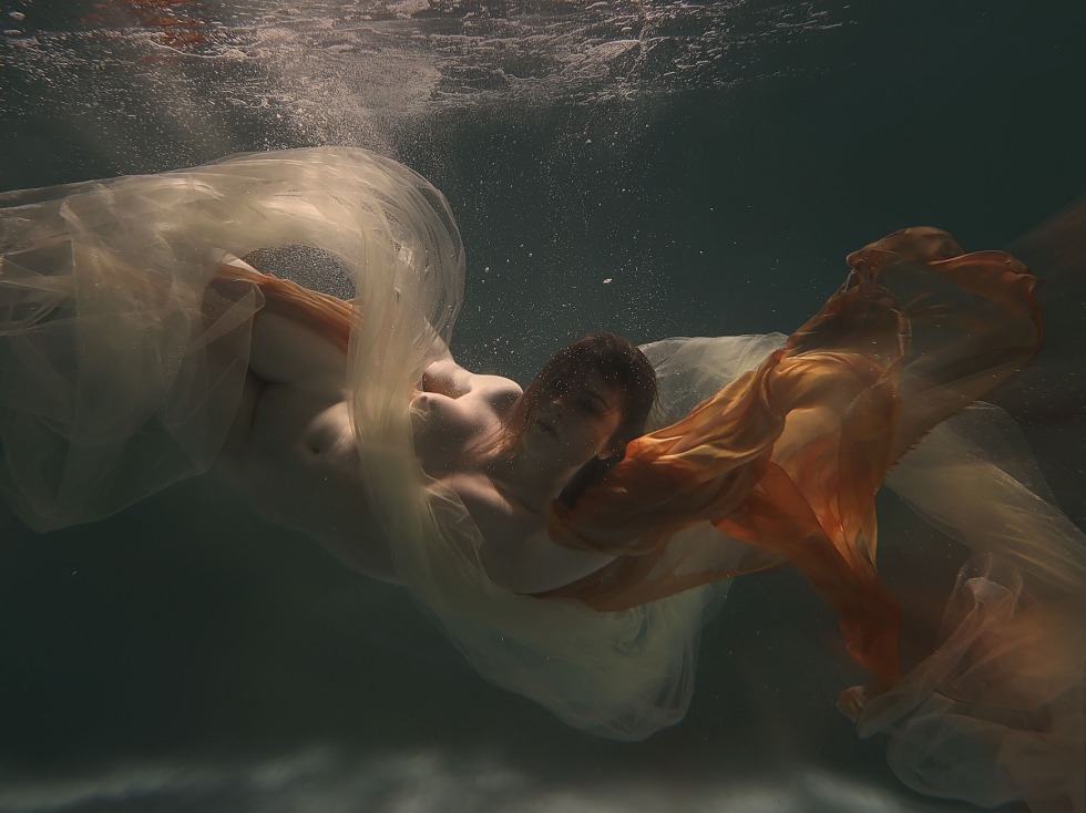 Erotic photo shoot in water