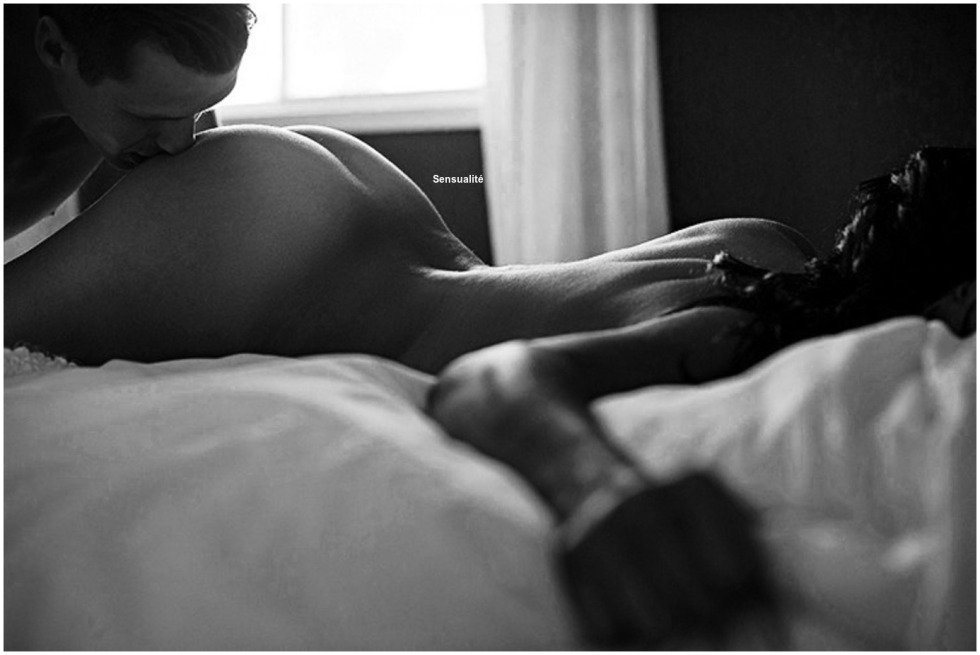 A man kisses a female ass