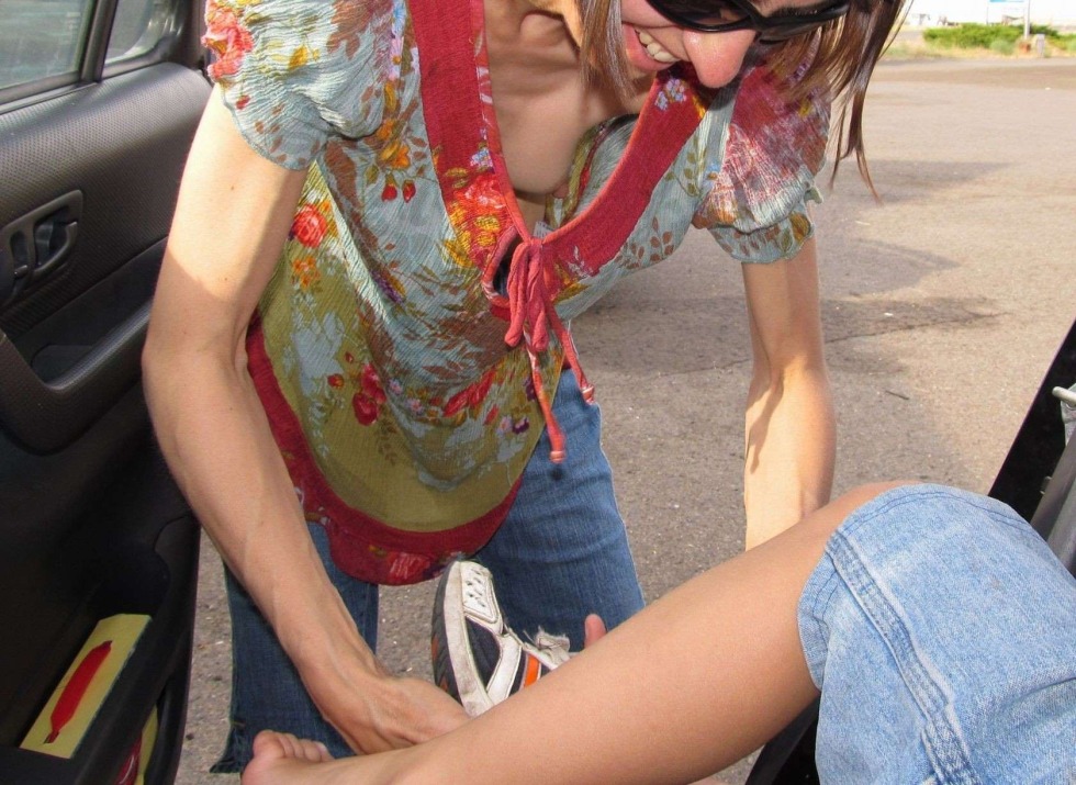 The girl leaned over and lit up the boobs