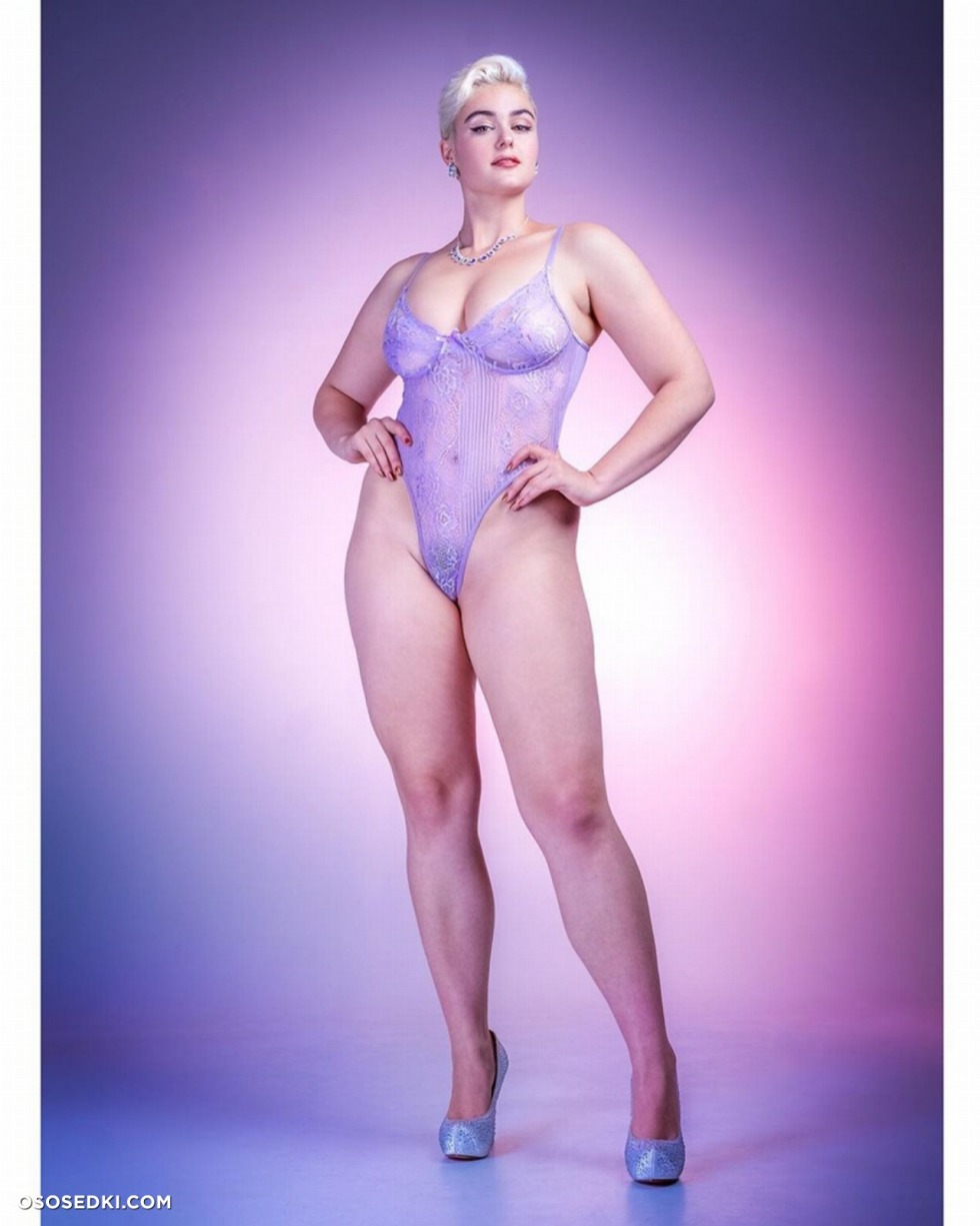 Stefani Ferrario is hot