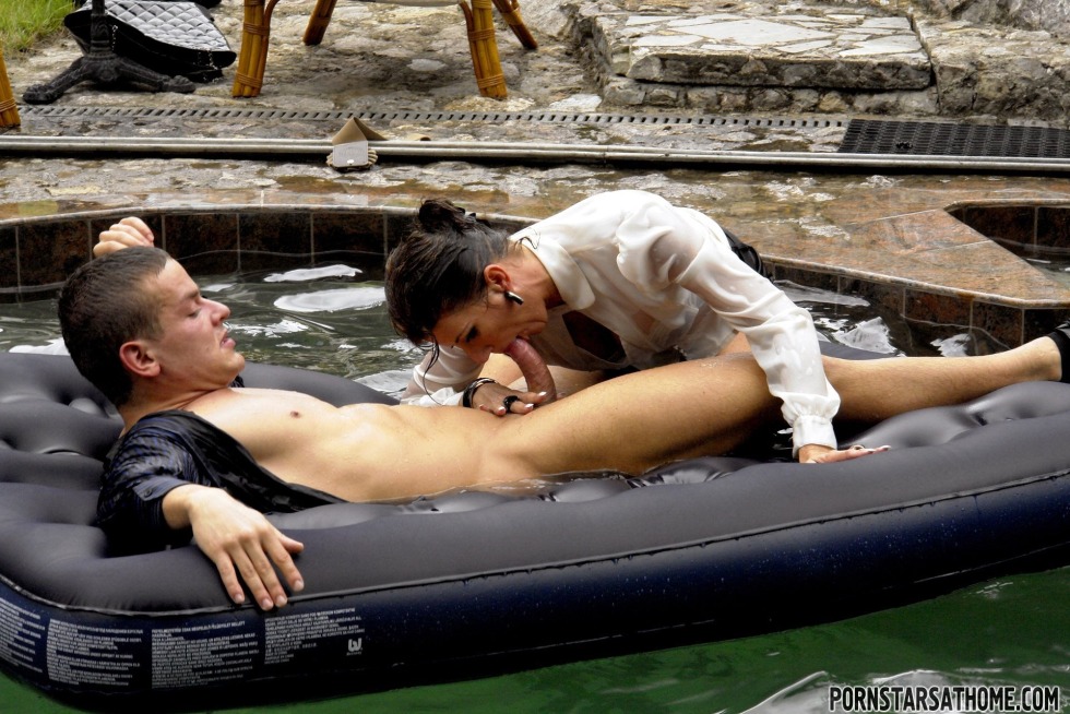 Cunnilingus on an inflatable mattress