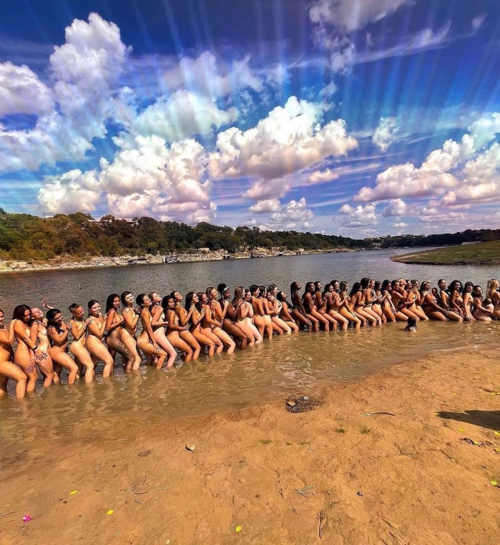 Mass bathing naked