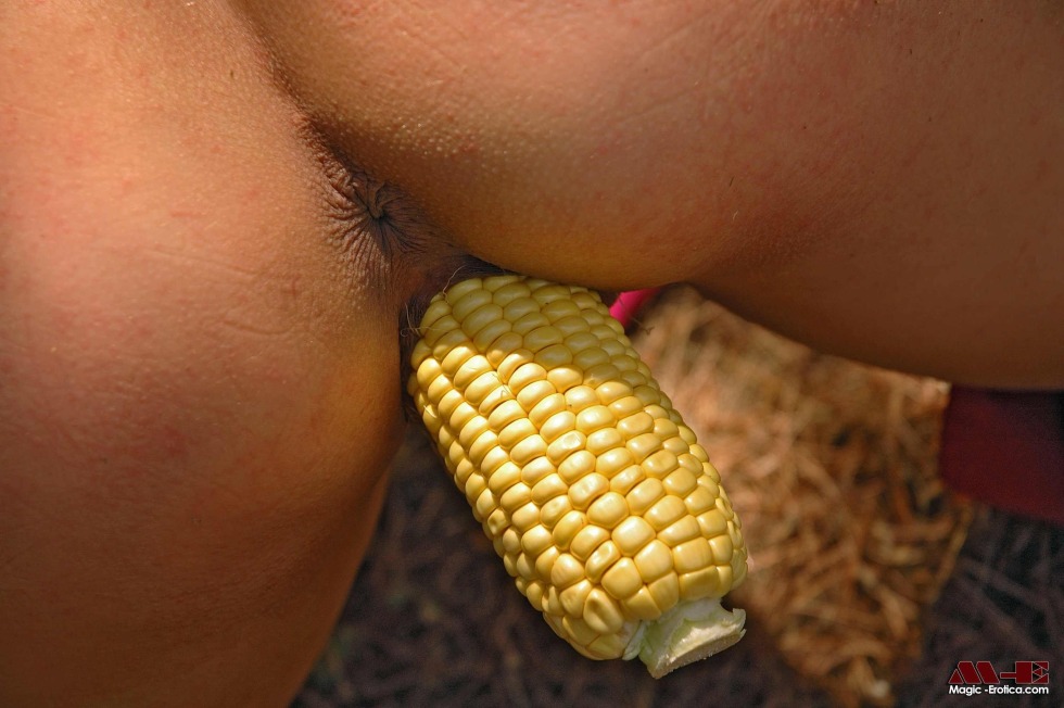 Put corn in anal