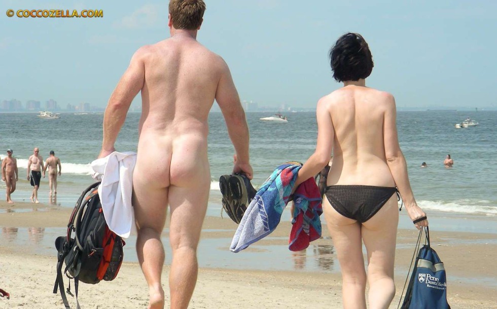 Exhibitionism guy on the beach