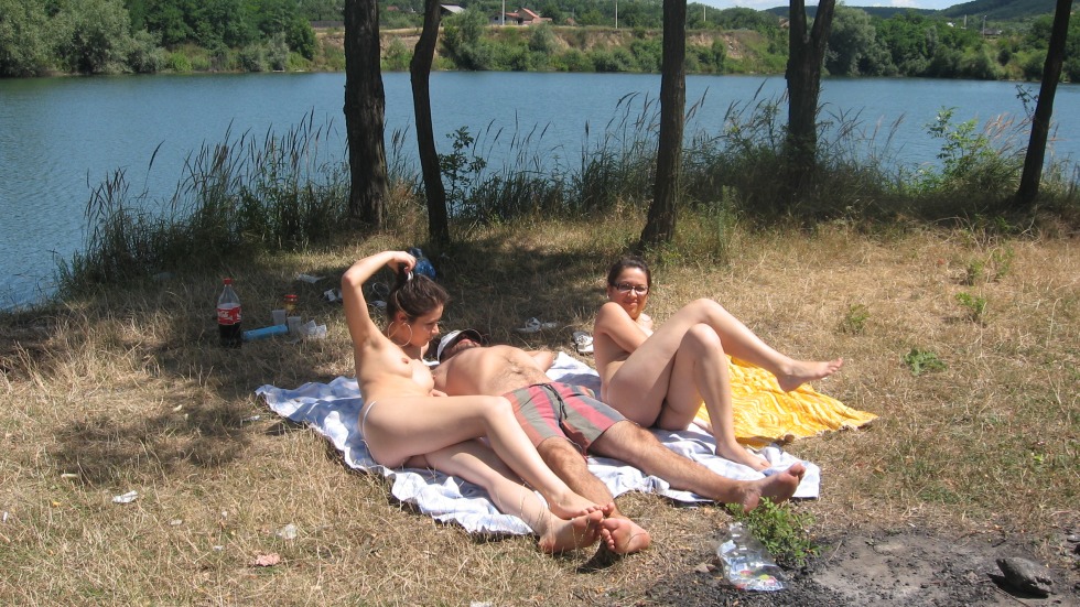 Rest naked on the river