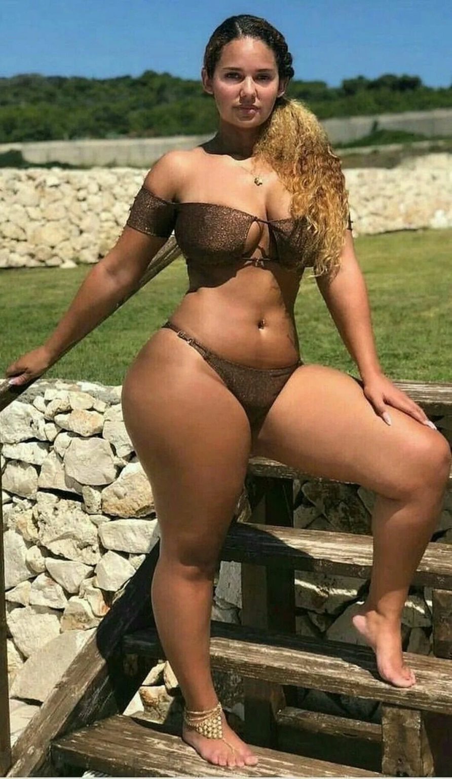 Pamela Alejandra big hips
