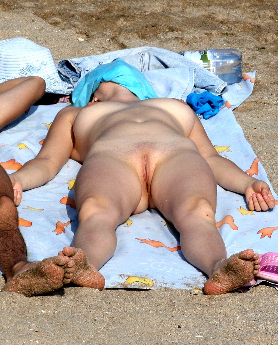 Golopopiki on the beach Voyeur