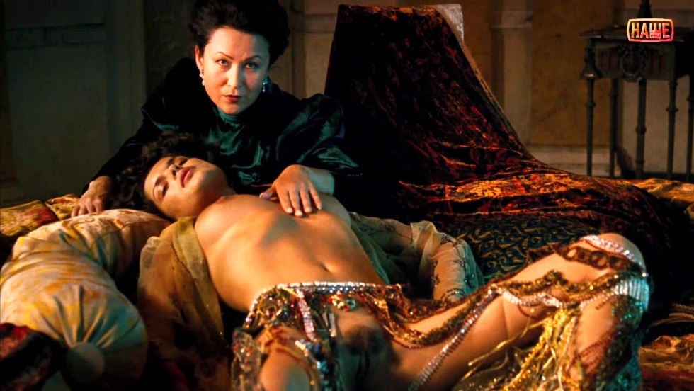 Ksenia Rappoport Golfstim near Iceberg