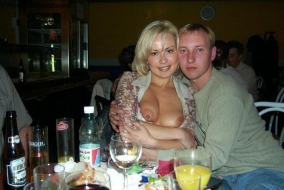 Wife without complexes with a friend