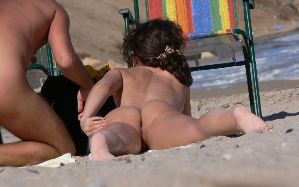 Golopopiki on the beach Voyeur