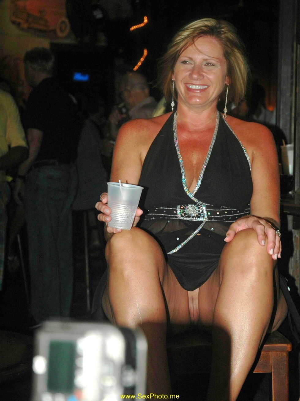 Smiling MILFs Upskirt