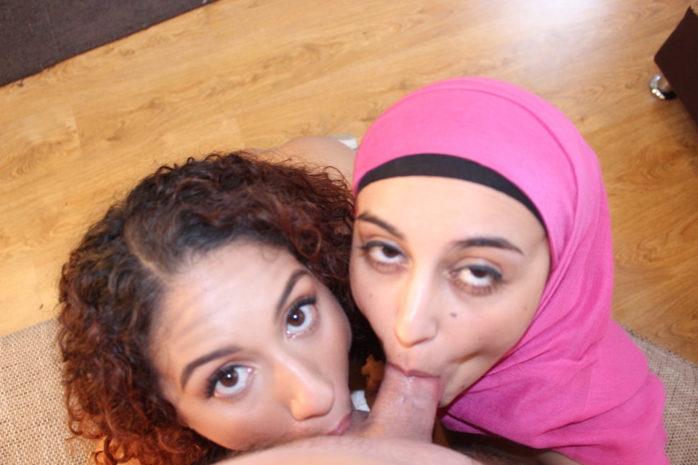 PublicAgent Yasmeena Afghan Beauty Gives Forest Bowjob