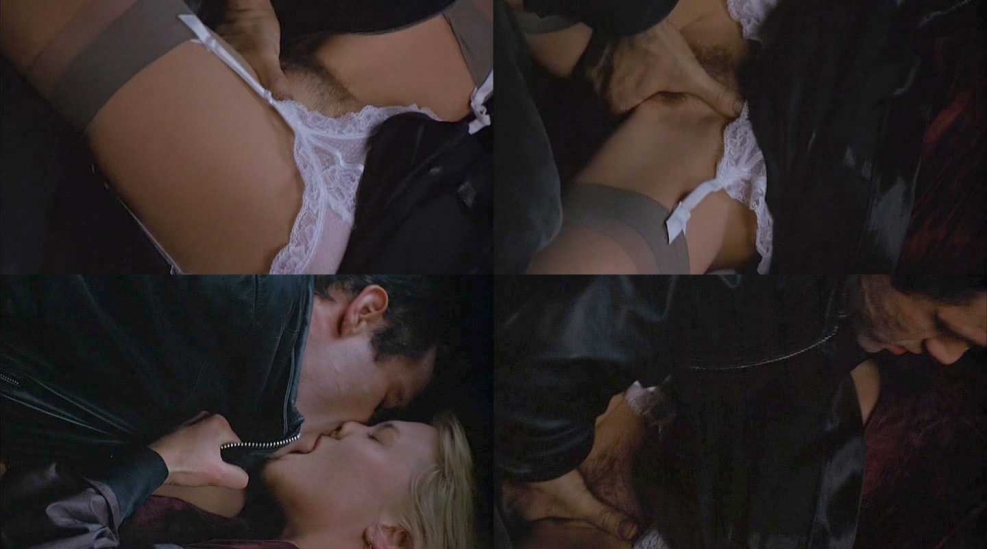 Raffaella of Offidani peeping