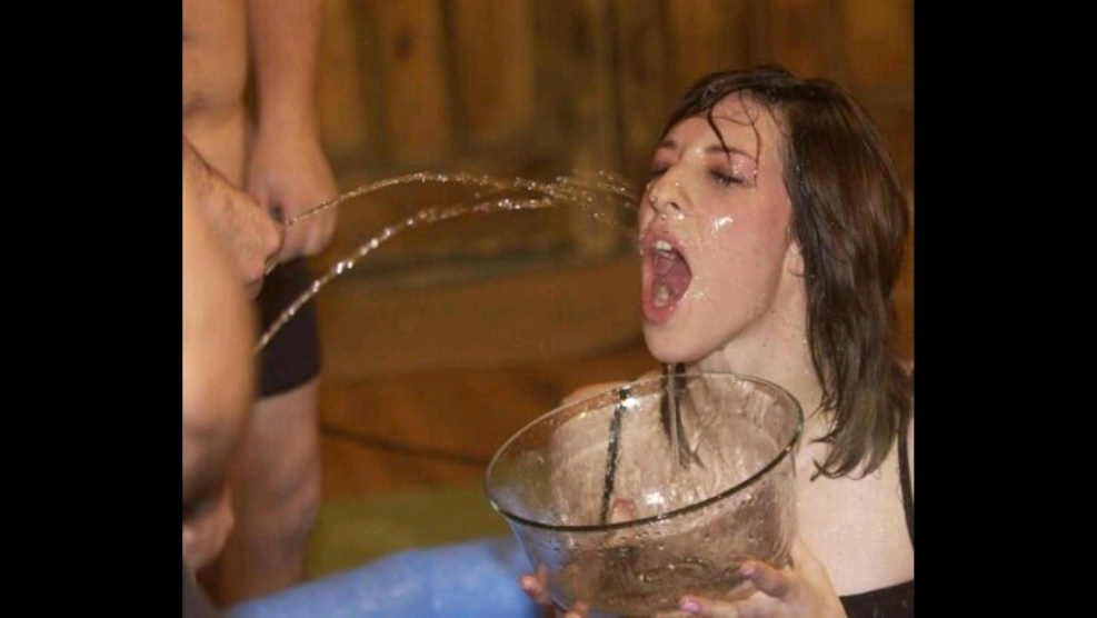 Pivory girl in mouth toilet