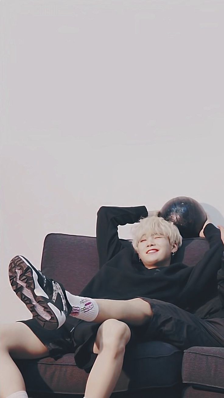 Chimin and Shuga on the sofa