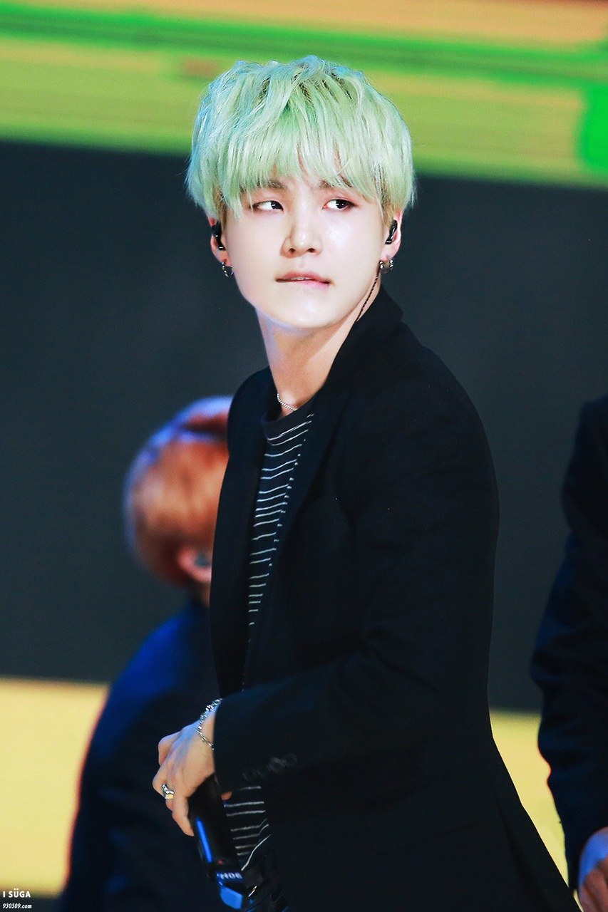 Min Yoongi (55 photos)