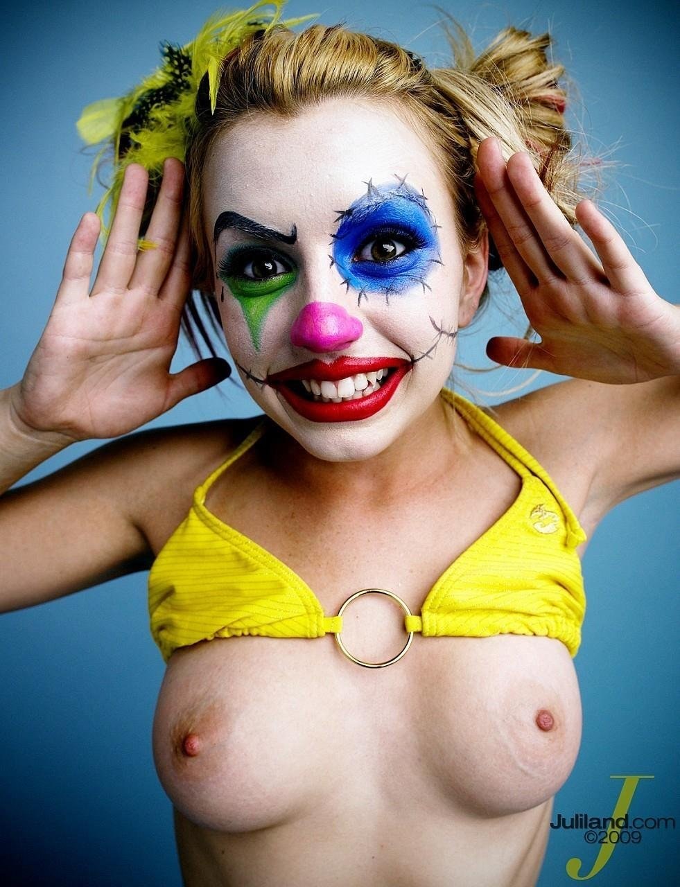 Clown Girl (72 photos)
