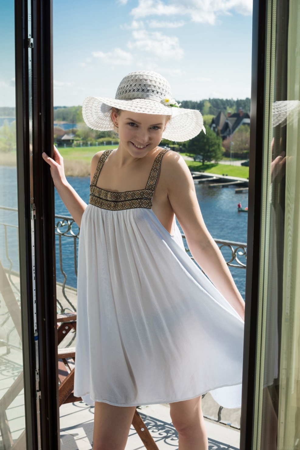 Faina Bona without clothes