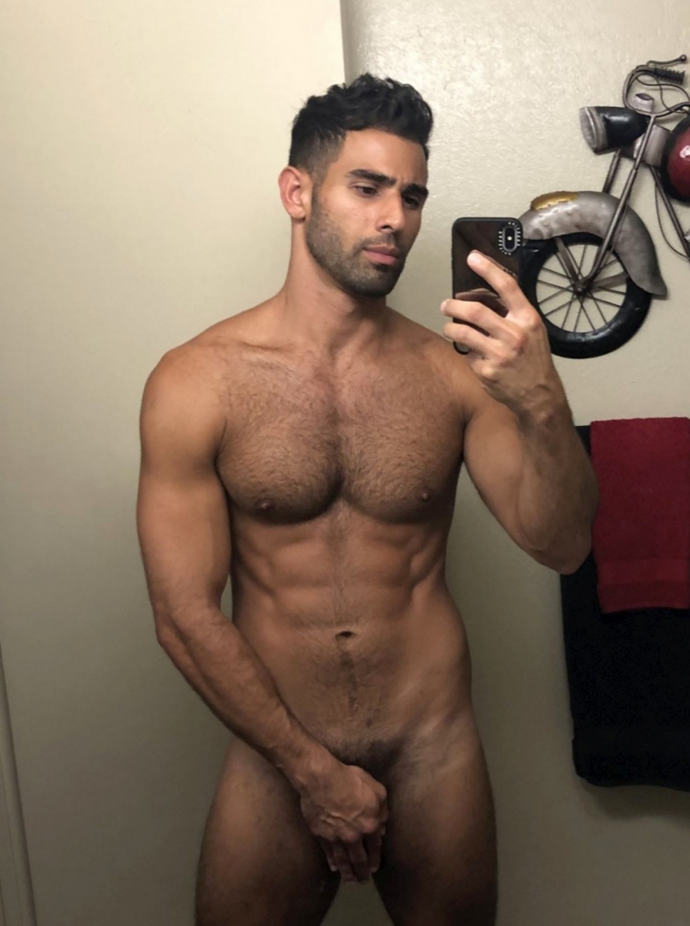 Pablo Herndennez in shorts