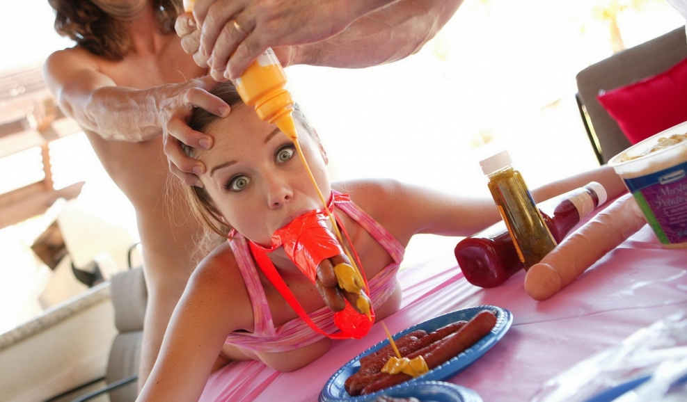 Woman sings in a plate