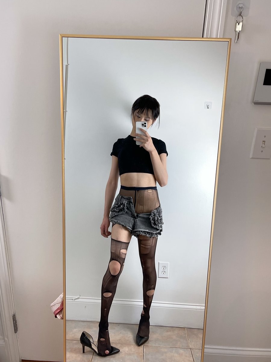 逆 さ 撮 り 女 子 高 生 投 稿 画 像 枚 tights