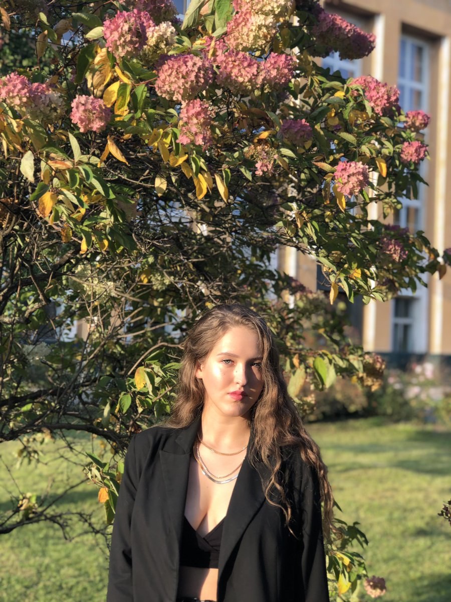 Anna Zasarangung model