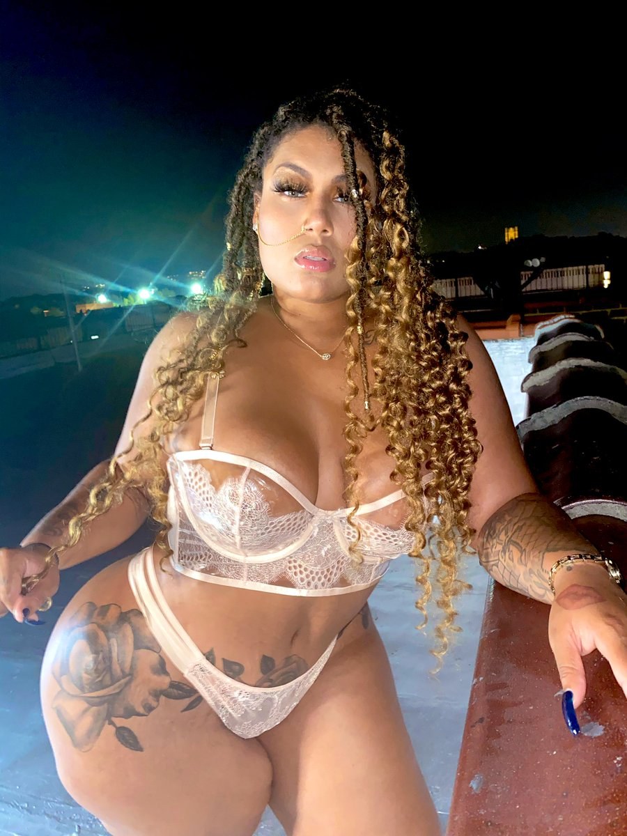 Aline Escobar (14 photos)