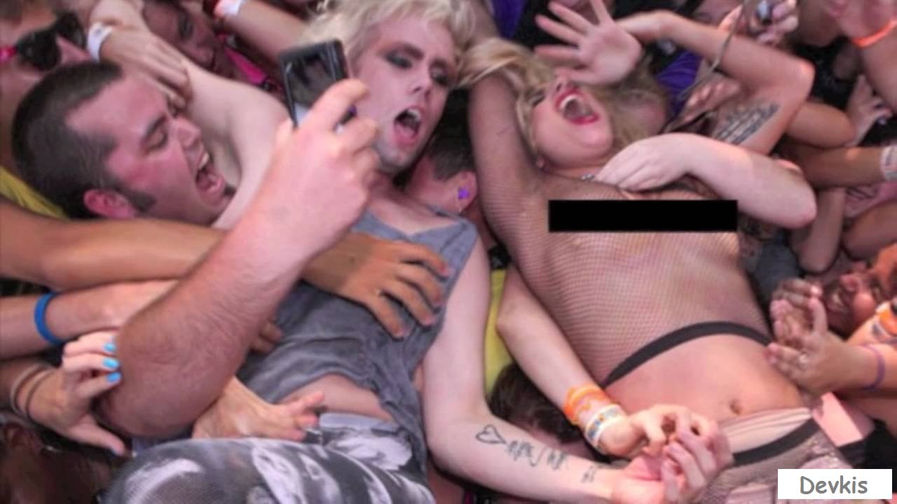 Crowd Groping Porn