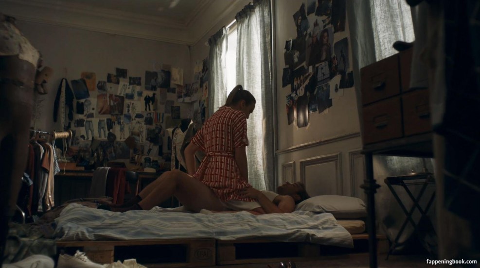 Jodie Comer White Scene