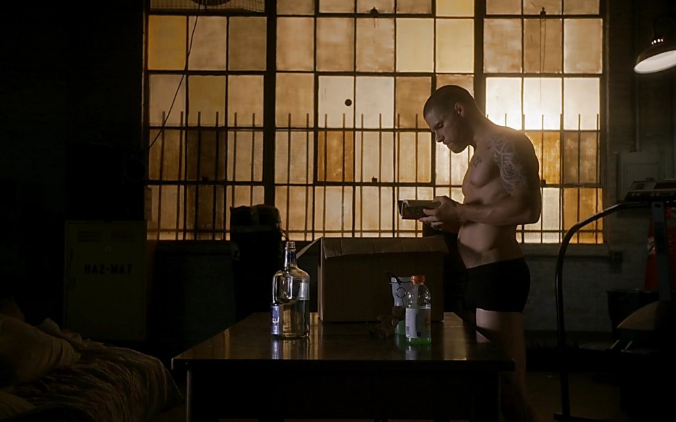 Jonathan Tucker bed scene