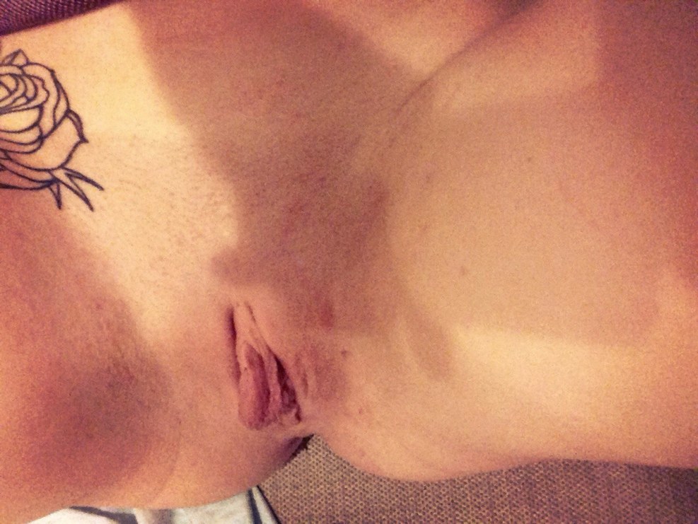 Miss Monica (Olesya Arkusha) draining naked