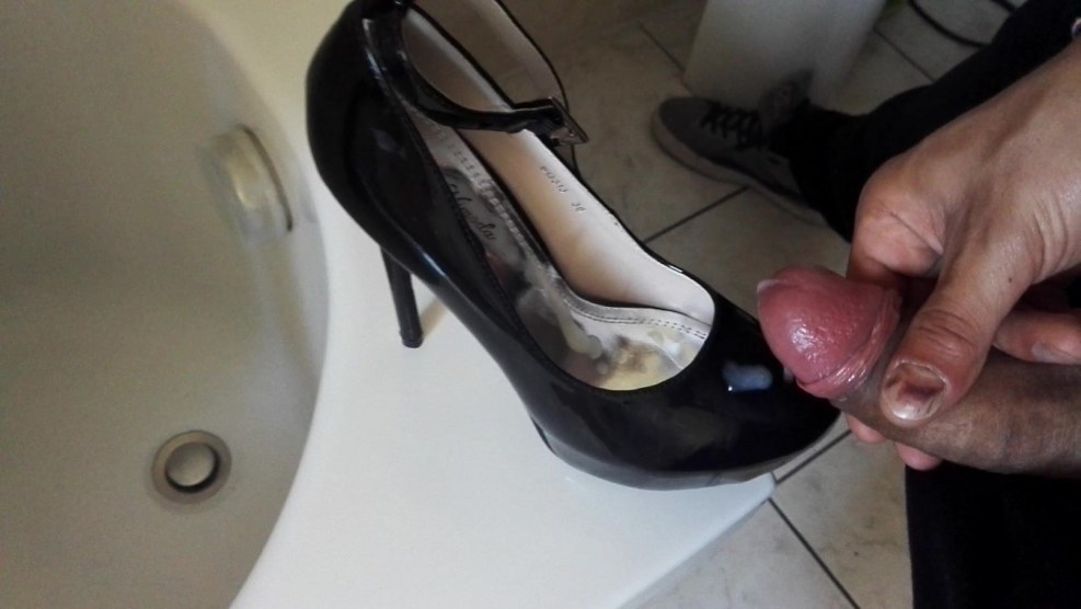 Mules Cock Trample / Cock Crush / Shoejob / Footjob / Foot Fetish