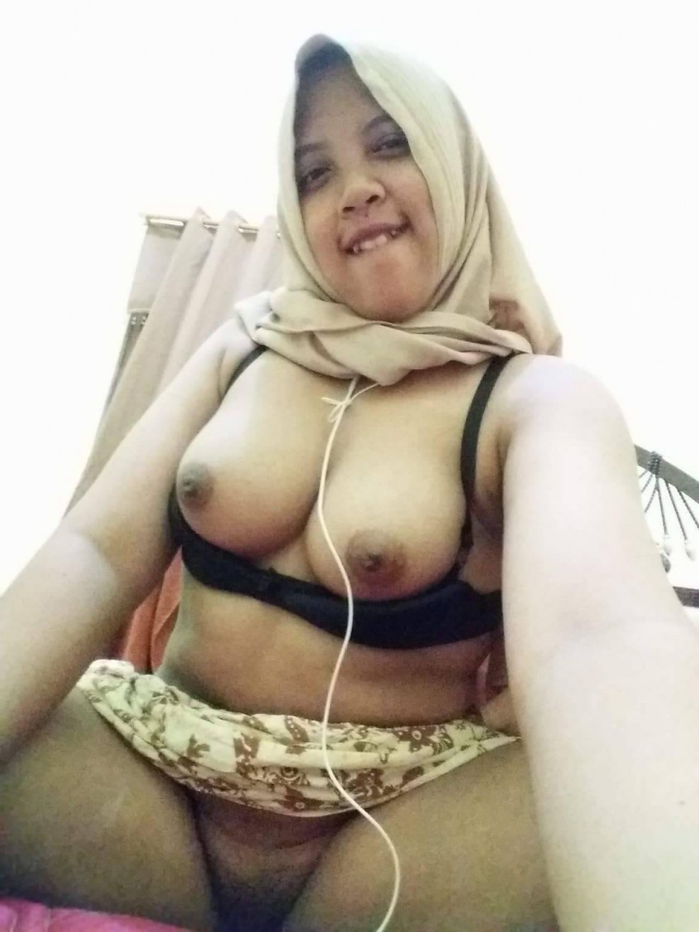 Mature hairy hijab