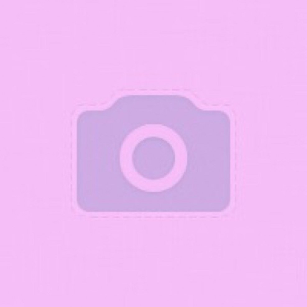 Schoolgirl breasts in the pool