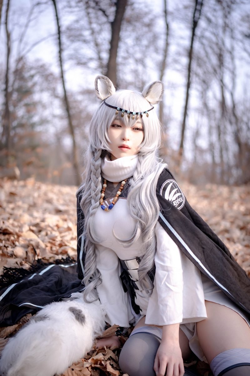 ARKNIGHTS SHINING COSPLAY