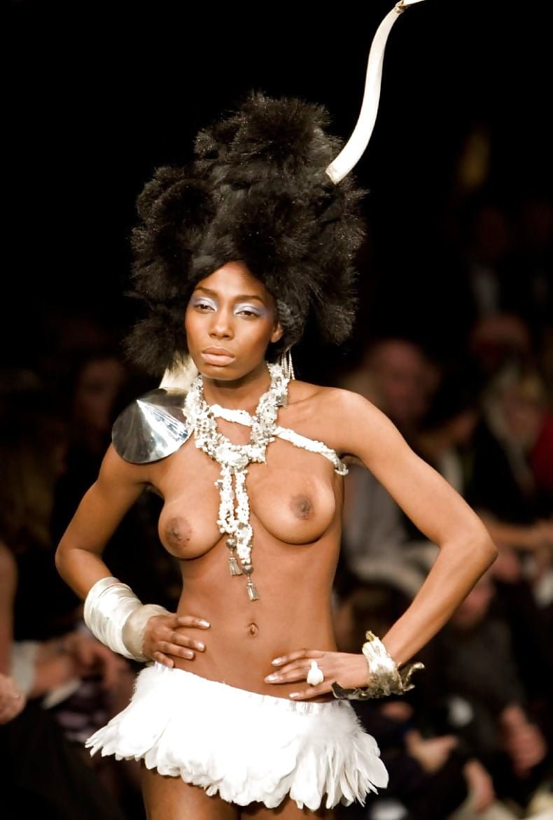 Miranda Kerr naked podium