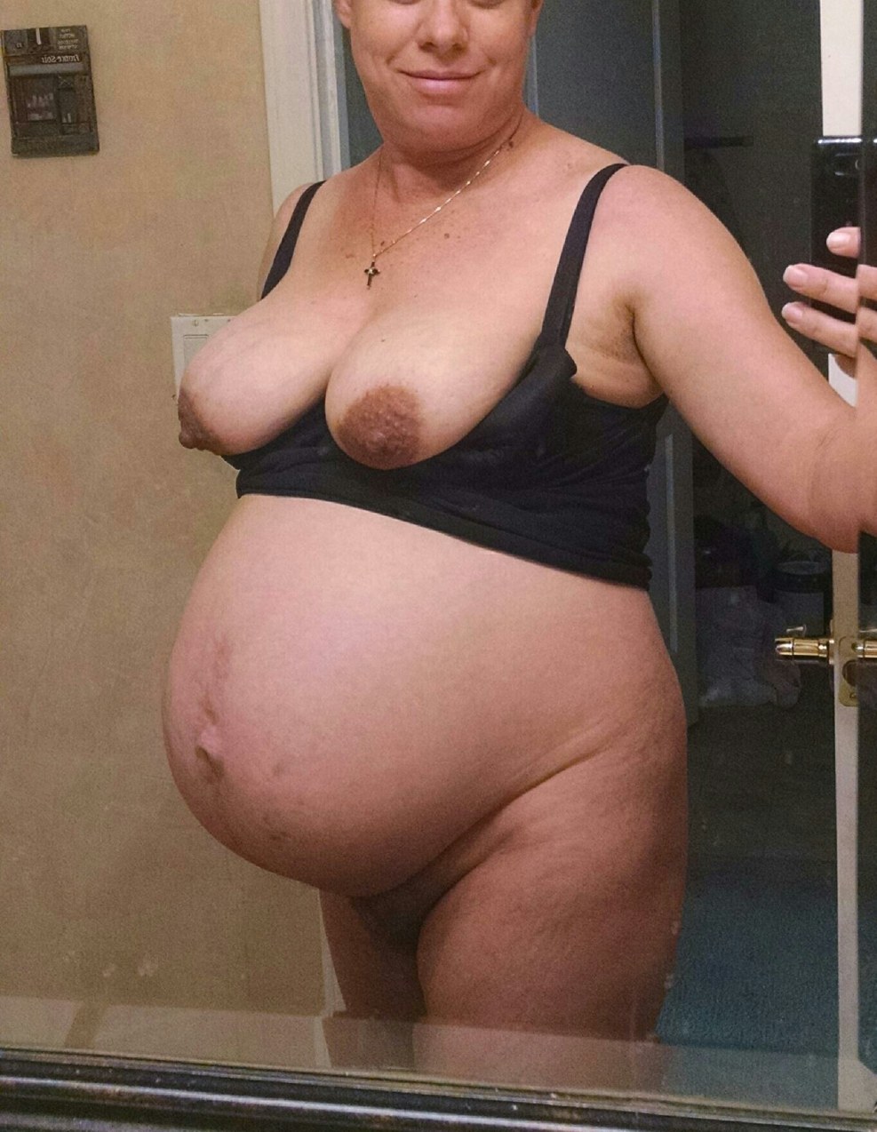 PRGNANT NICOLE HAS CONTRACTIONS ON 38 WEEKS PREGNANT BELLY