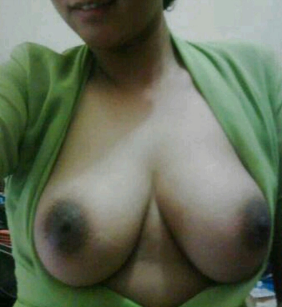 Indian Pussy Ki First Chudai WITH HUGE COCK