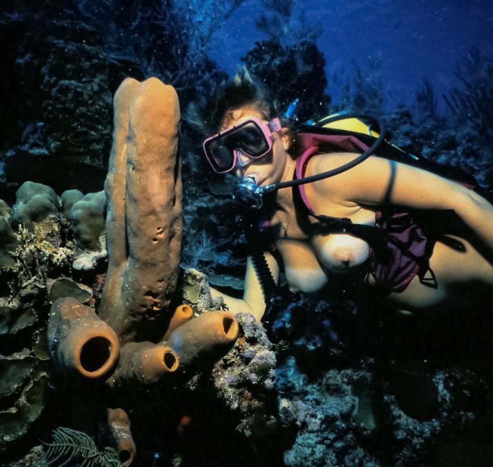 Naked girls in scuba