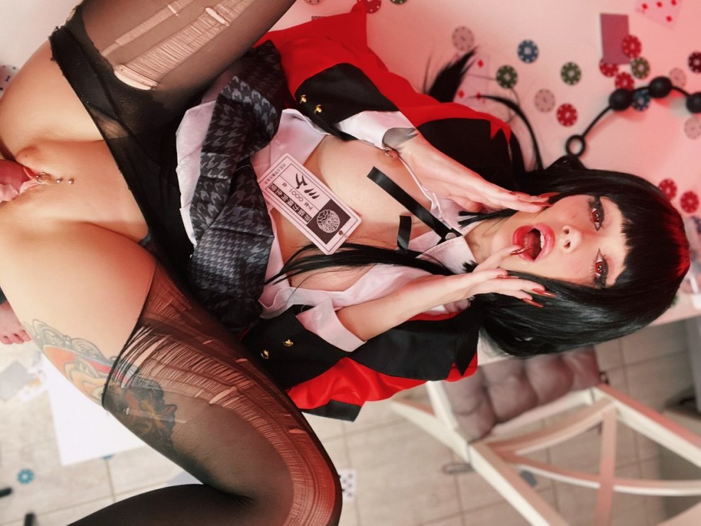 PURPLE BITCH Cosplay with member