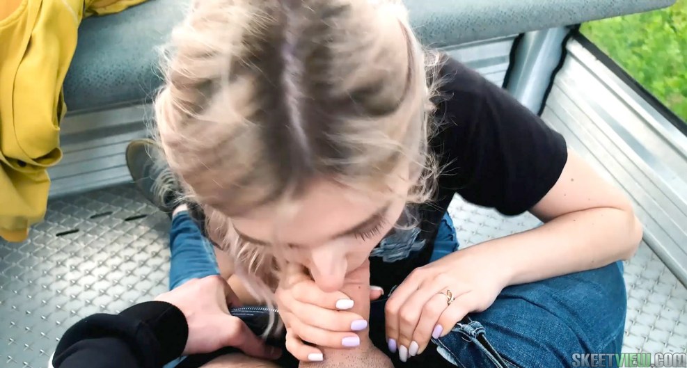 Eva_elfie sucked on the street