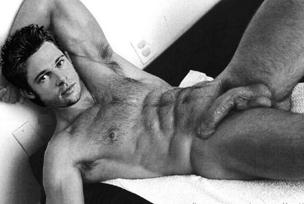 Naked guys stars Brad Pitt