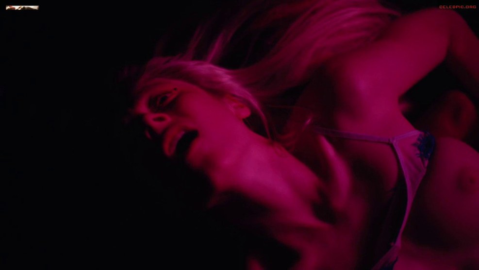 Sydney Suiney Topless Euphoria