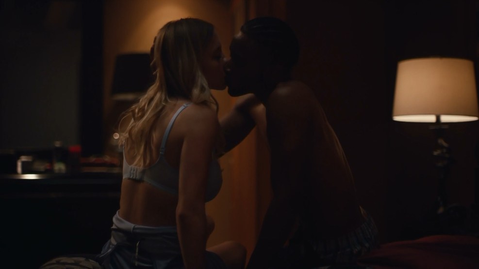 Sydney Suiini bed scenes