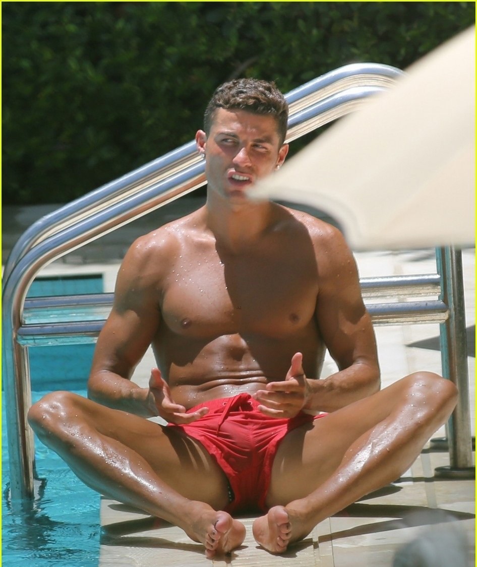 Cristiano Ronaldo naked without panties