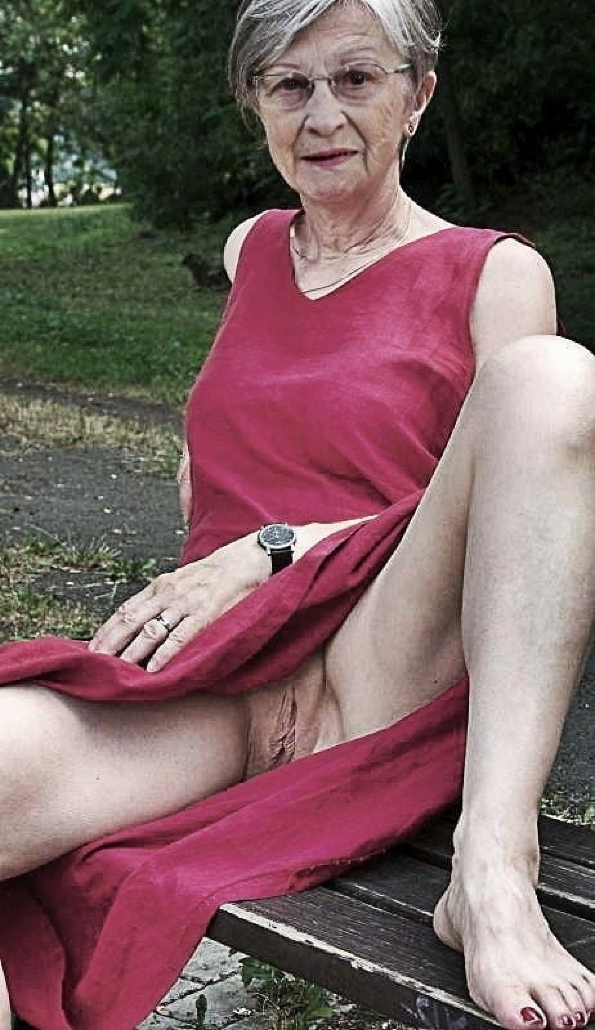 Granny upskirt