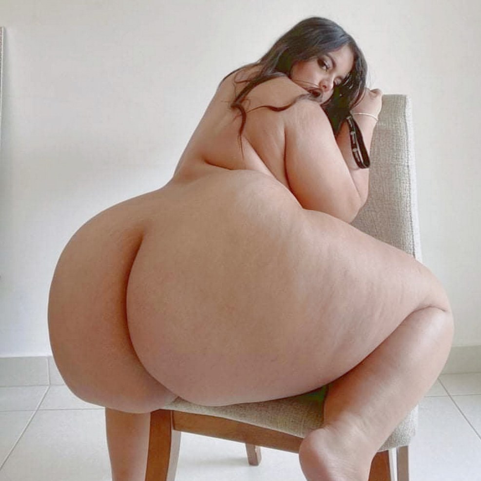 Naked full model Gracie Bon