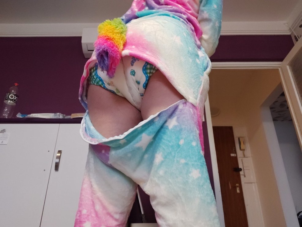 Naked women in diapers ah ~