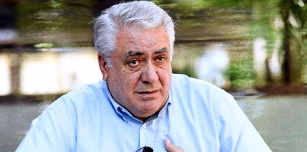 Mia Stone spread his feet