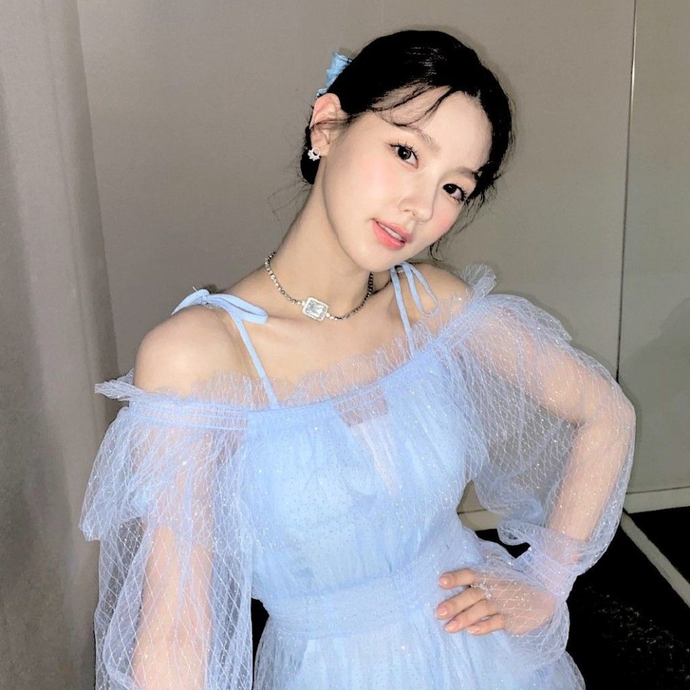 Miyou from G I-Dle and Chonguk